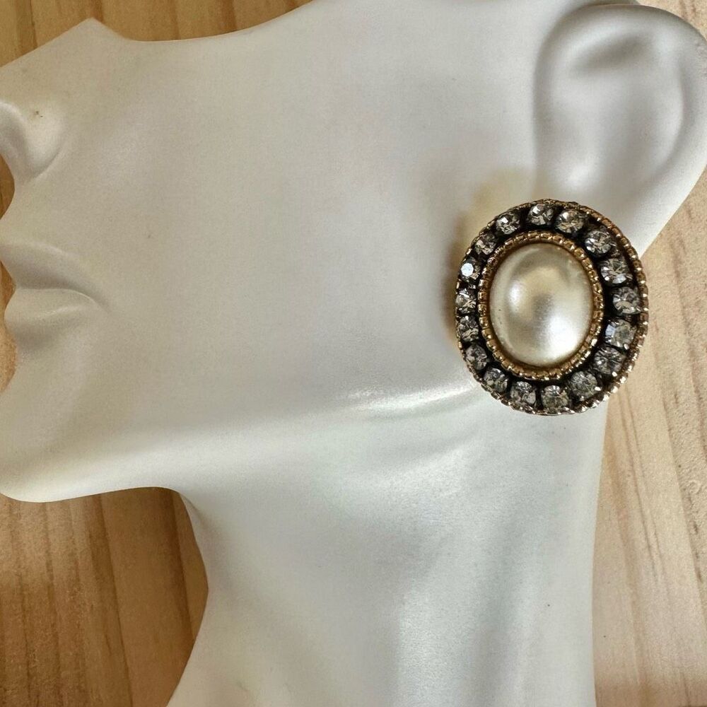 Vintage-Style Faux Pearl & Rhinestone Oval Stud Earrings